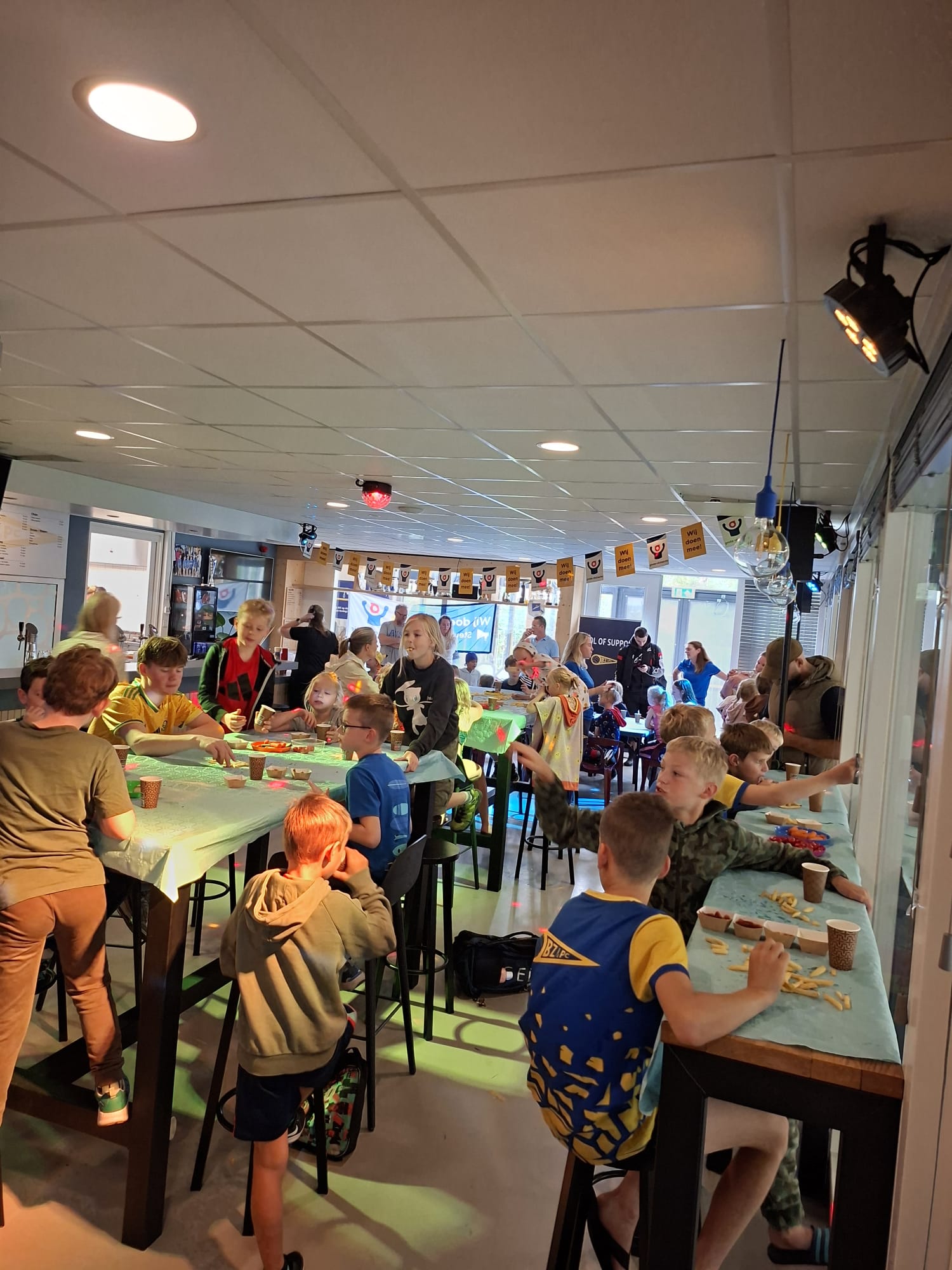Boppers openingsactiviteit Patatfeest en Discozwemmen zeer geslaagd!